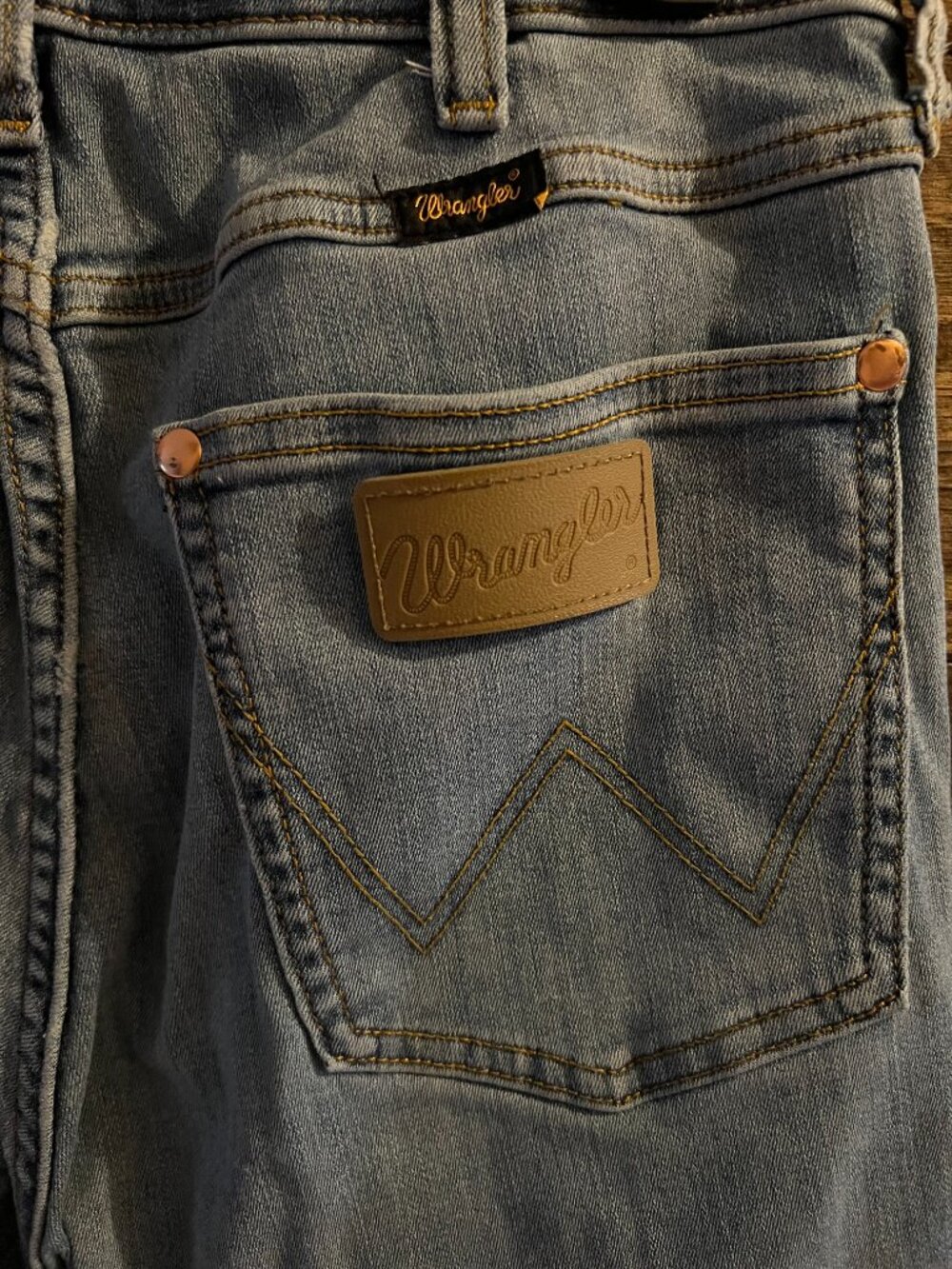 LAINEY WILSON WRANGLER FLARE - Picture 3 of 8